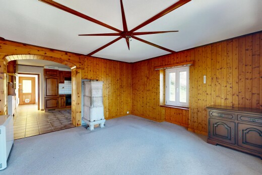 pièce vide avec carpet, moquette, inside property, natural light, et lumière naturelle