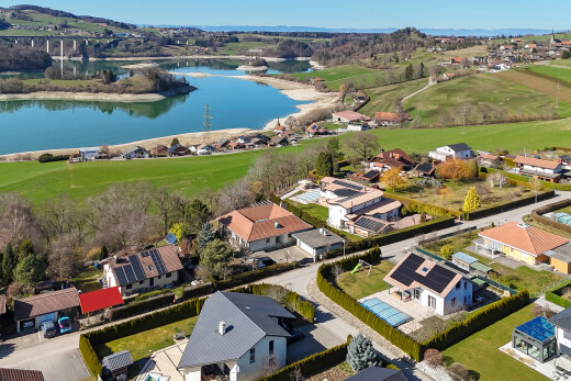 vue sur la mer avec water view, vue sur l'eau, aerial view, day time, et residential view