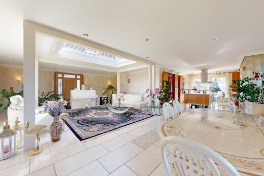 salon / salle à manger avec inside property, lumière naturelle, natural light, sol en carrelage, et tile floor