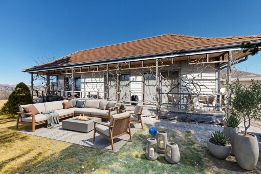 façade avec day time, foyer extérieur, espace de vie extérieur, terrasse, et from property