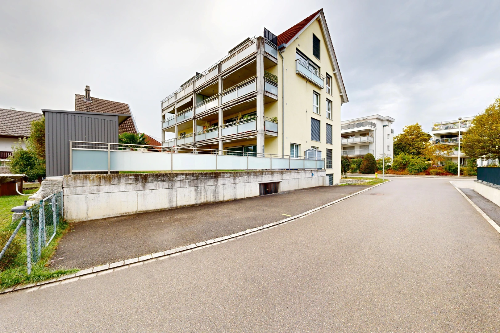 view of apartment building / complex
