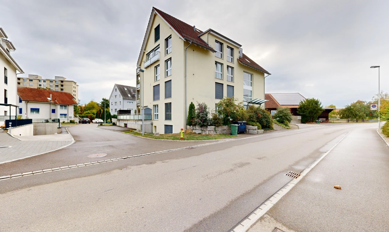 view of apartment building / complex