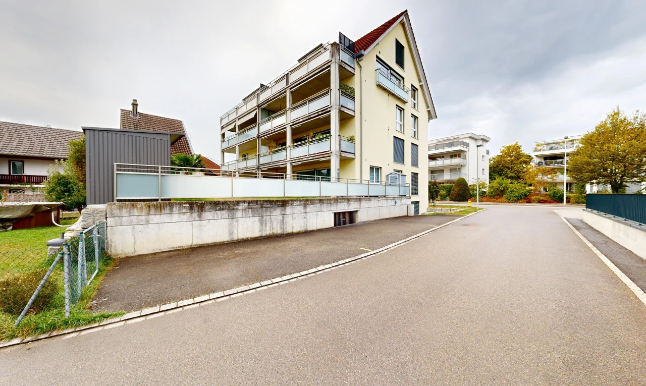 view of apartment building / complex