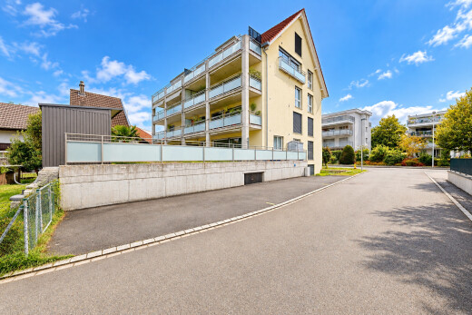 view of apartment building / complex