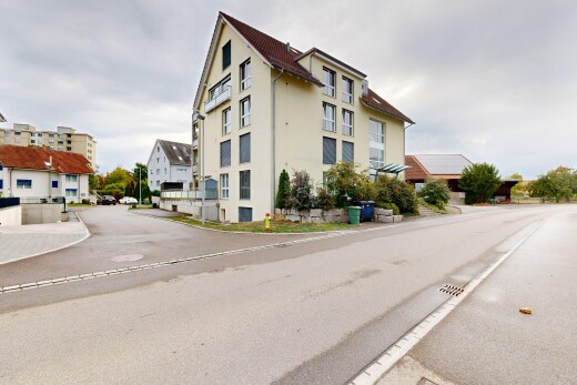 extérieur du bâtiment avec overcast, vue sur le complexe d'appartements, apartment complex view, et from community