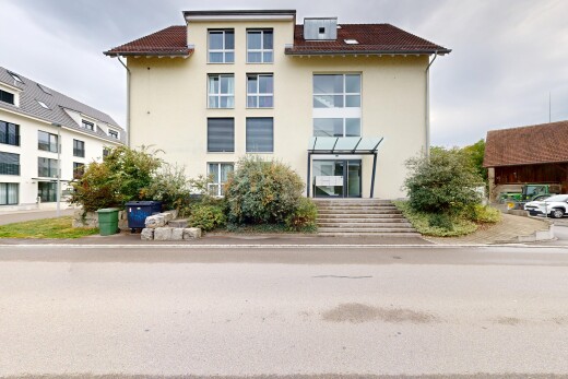 façade avec overcast, bardage en stuc, toit en tuiles, et apartment complex view
