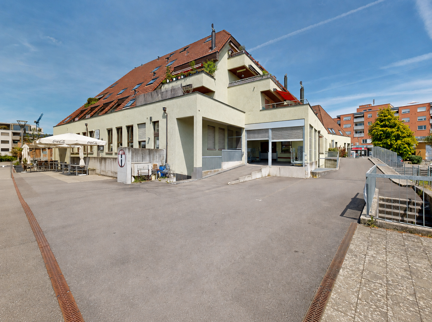 außenansicht mit day time und from community