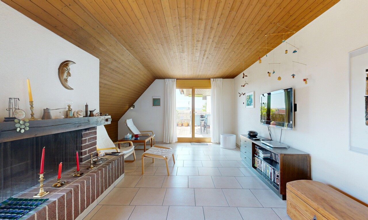 wohnzimmer mit holzdecke, wood ceiling, gipskartonwand, drywall, und kamin