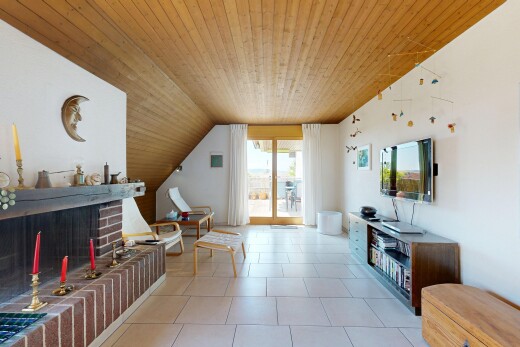 wohnzimmer mit holzdecke, wood ceiling, gipskartonwand, drywall, und kamin