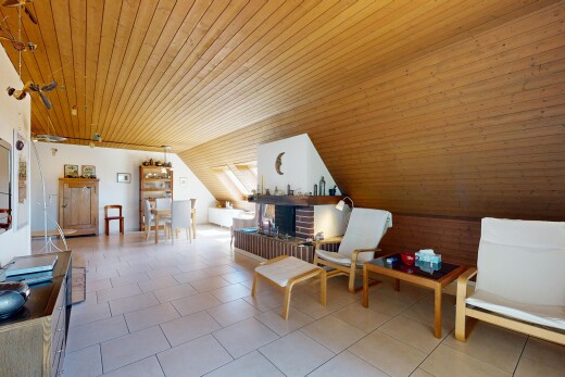 wohnzimmer mit holzdecke, wood ceiling, dachschräge, vaulted ceiling, und niedrige decke