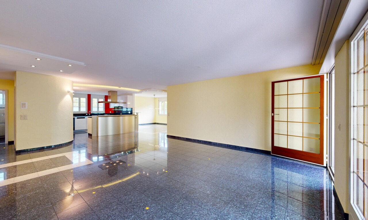réception / lobby avec inside community, baseboards wall, natural light, drywall, et granite finish floor