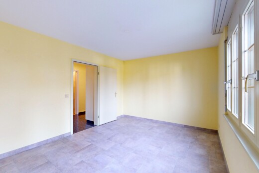 pièce vide avec natural light, lumière naturelle, inside property, drywall, et cloison sèche