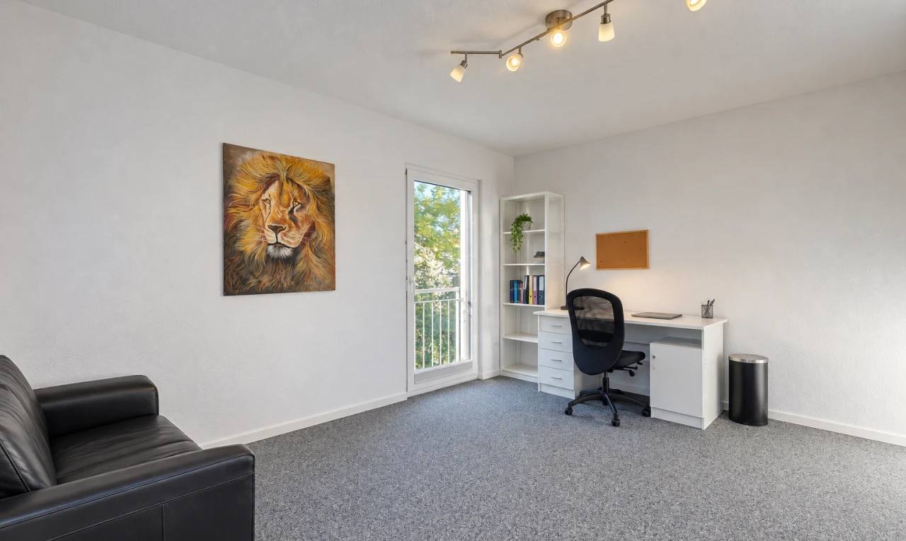 bureau avec éclairage sur rail, accès à l'extérieur, drywall, cloison sèche, et carpet