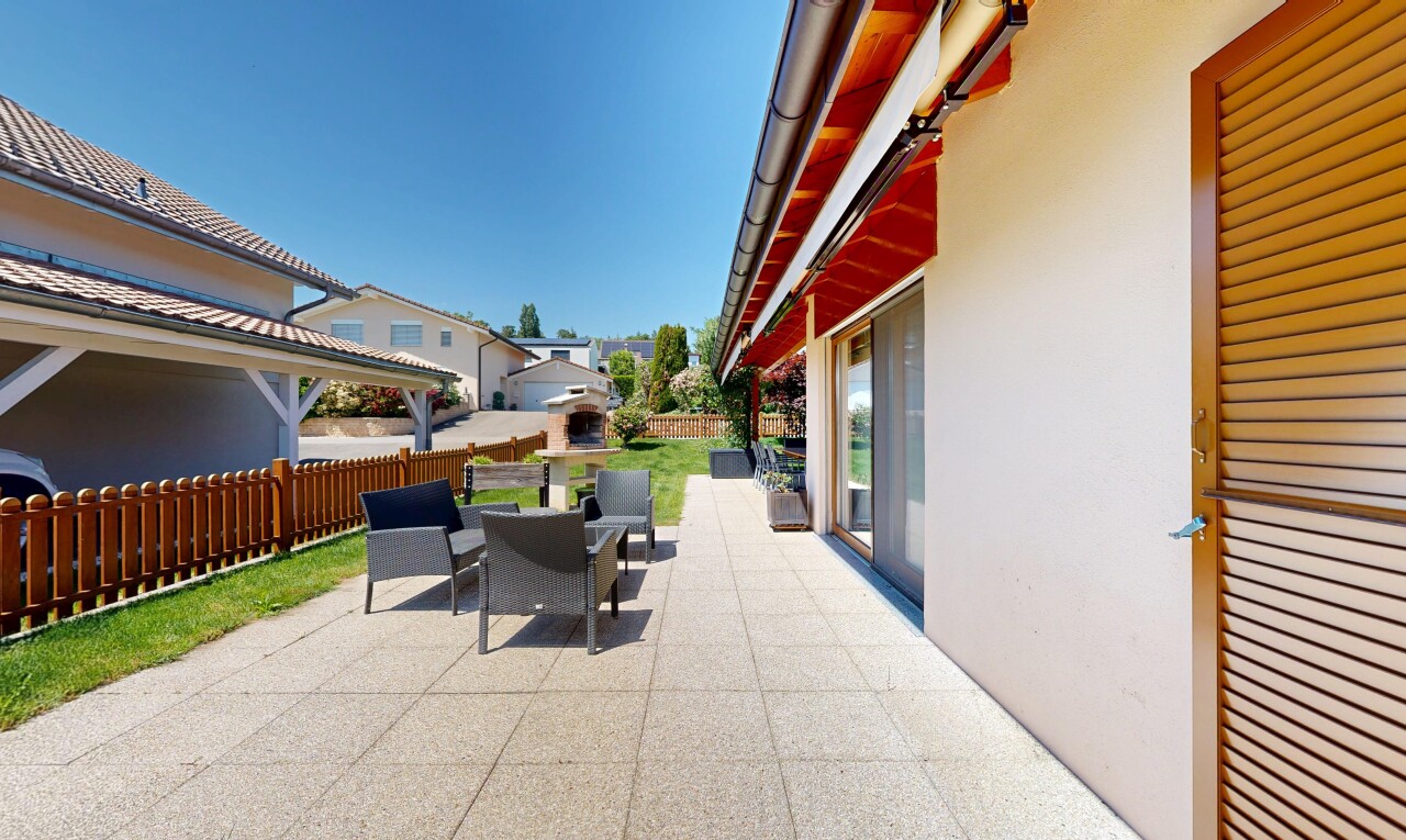 terrasse avec clôture, day time, terrasse, et from property