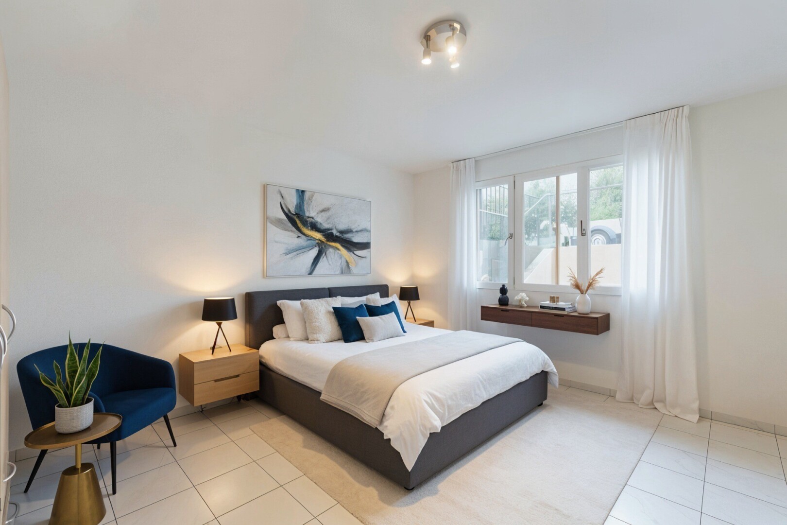 chambre avec tile floor, sol en carrelage, natural light, lumière naturelle, et drywall