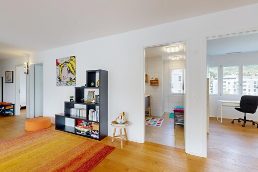 salon avec cloison sèche, drywall, sol en finition bois, wood finish floor, et inside property