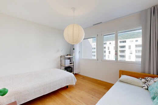 chambre avec éclairage suspendu, drywall, cloison sèche, wood finish floor, et sol en finition bois