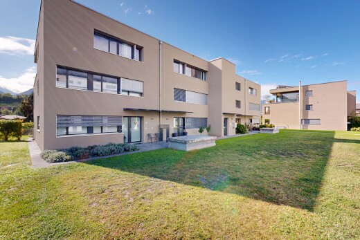 extérieur du bâtiment avec apartment complex view, vue sur le complexe d'appartements, from community, et day time