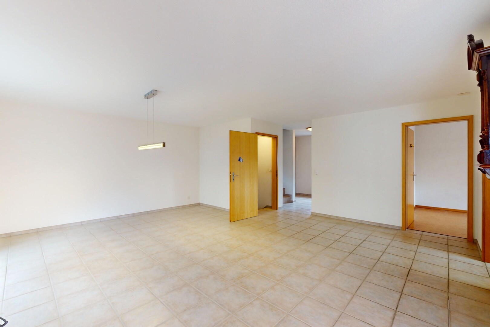 leerer raum mit gipskartonwand