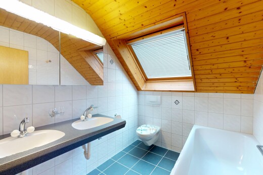 bad mit komplettes badezimmer, bad, waschbecken, toilette, und fliesenboden