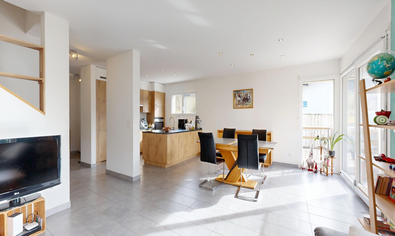 dining room with recessed lighting