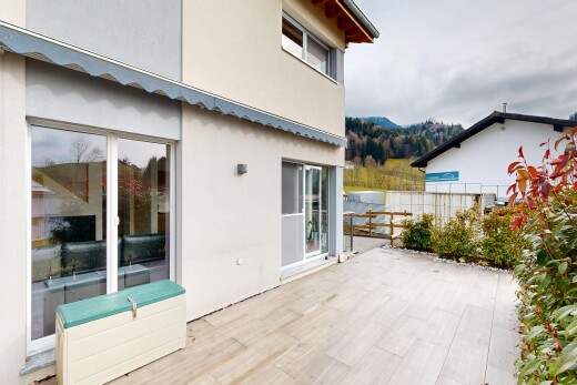 terrasse avec clôture, auvent, overcast, terrasse, et from property