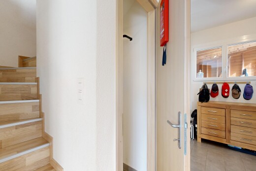 escaliers avec inside property, escaliers, cloison sèche, et drywall