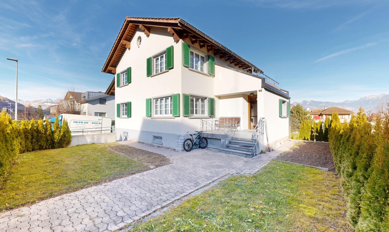 view of property featuring a yard and stucco siding