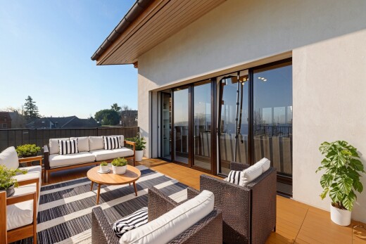 terrasse mit wohnraum im freien und day time