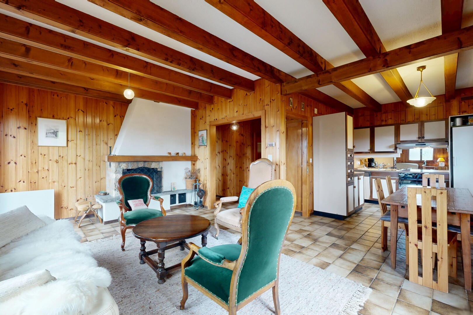 salon / salle à manger avec beamed ceiling, plafond à poutres, cheminée, inside property, et light floor