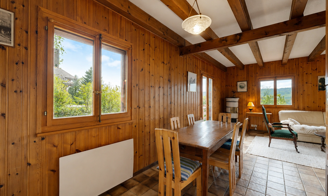 salle à manger avec day time, mur en bois, wood wall, lumière naturelle, et natural light