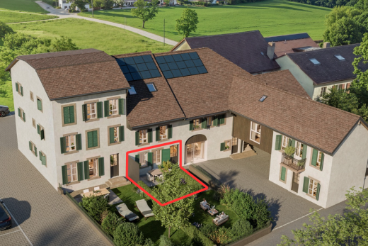 façade avec panneaux solaires, toit en bardeaux, rendered, et drone view