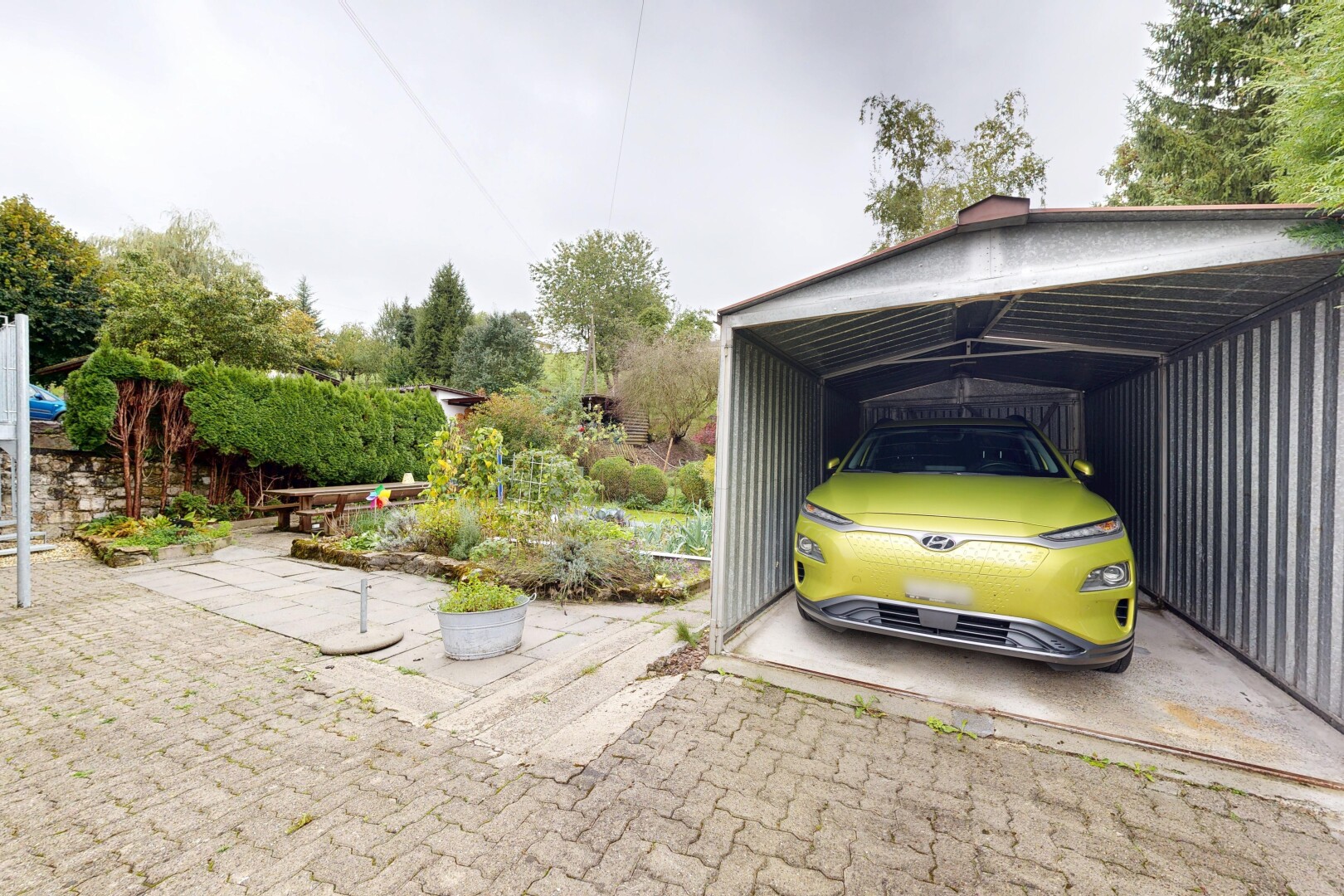parking avec overcast et abri pour camping-car