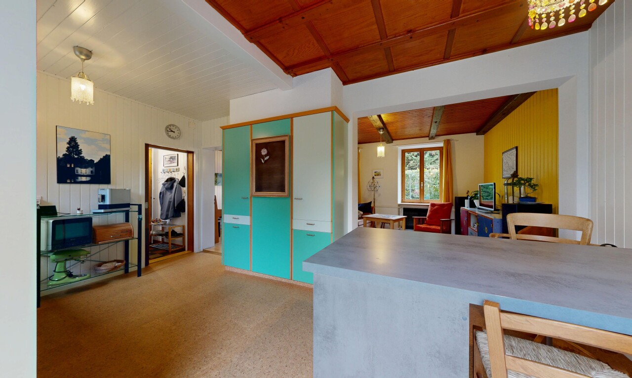 cuisine avec wood ceiling, plafond en bois, inside property, beamed ceiling, et plafond à poutres