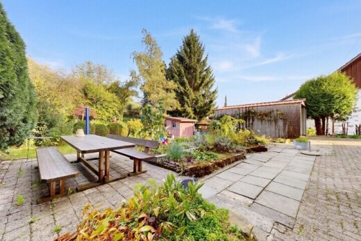 jardin avec coin repas extérieur, day time, terrasse, from property, et abri