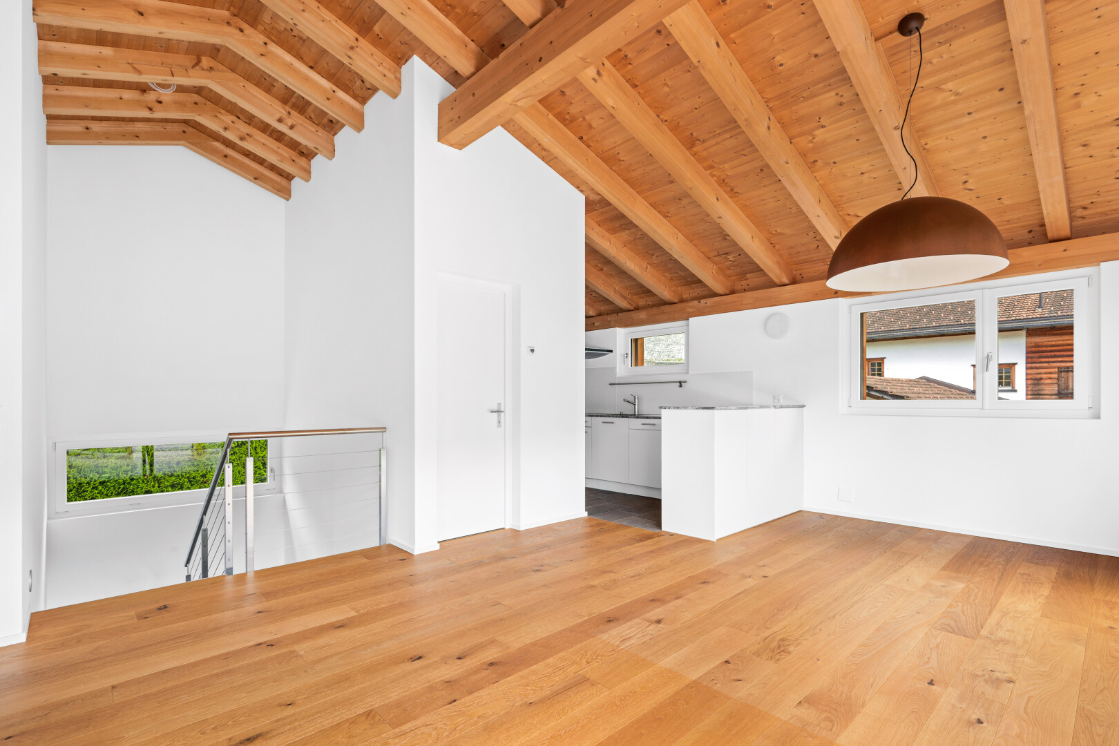 leerer raum mit inside property, holzfußboden, wood finish floor, gipskartonwand, und drywall