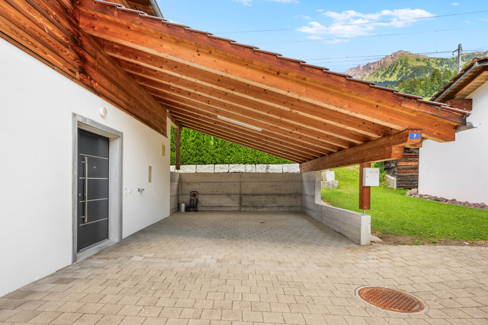 terrasse mit terrasse, zaun, from property, und day time