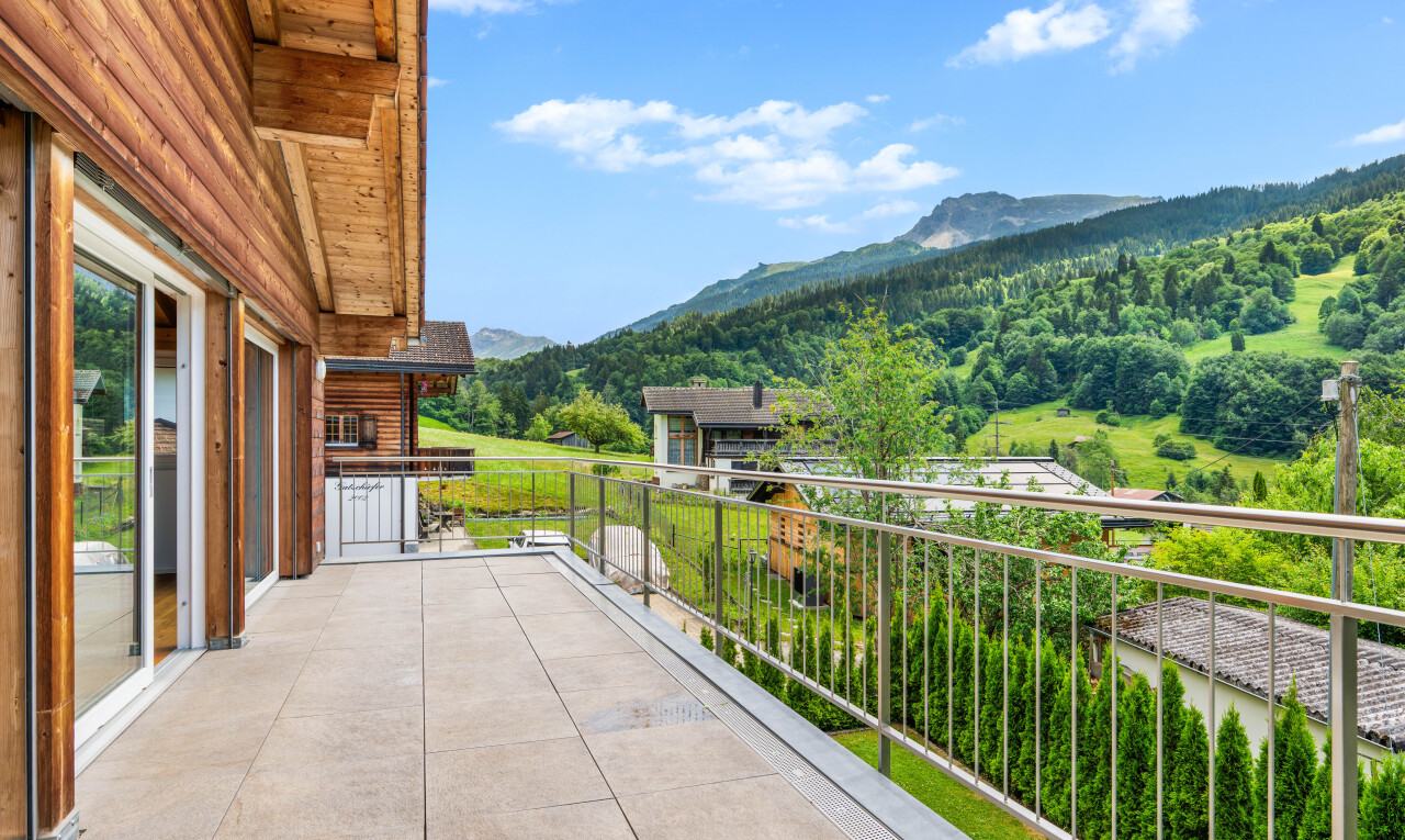balkon mit mountain view, blick auf die berge, from property, day time, und balkon