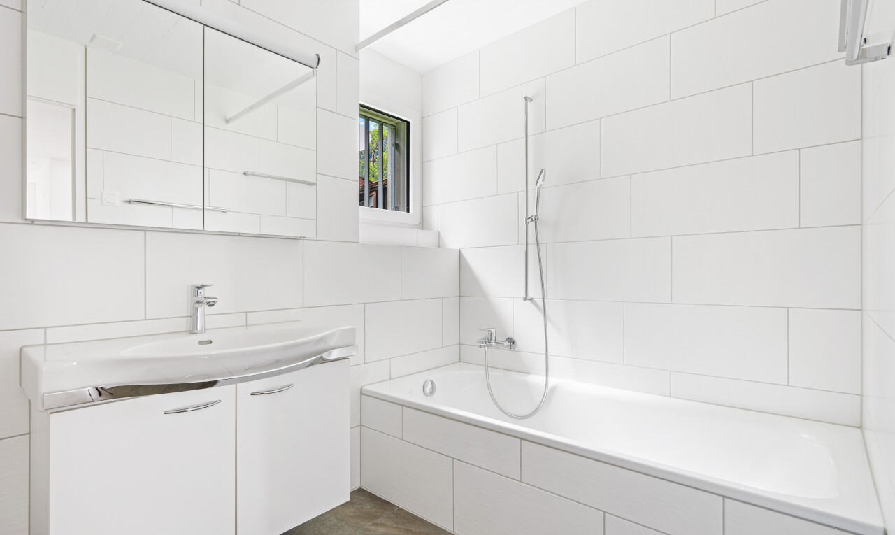 full bathroom featuring tile walls, vanity, and tiled shower / bath