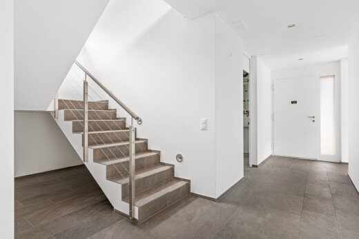 treppe mit treppen, gipskartonwand, drywall, und inside property