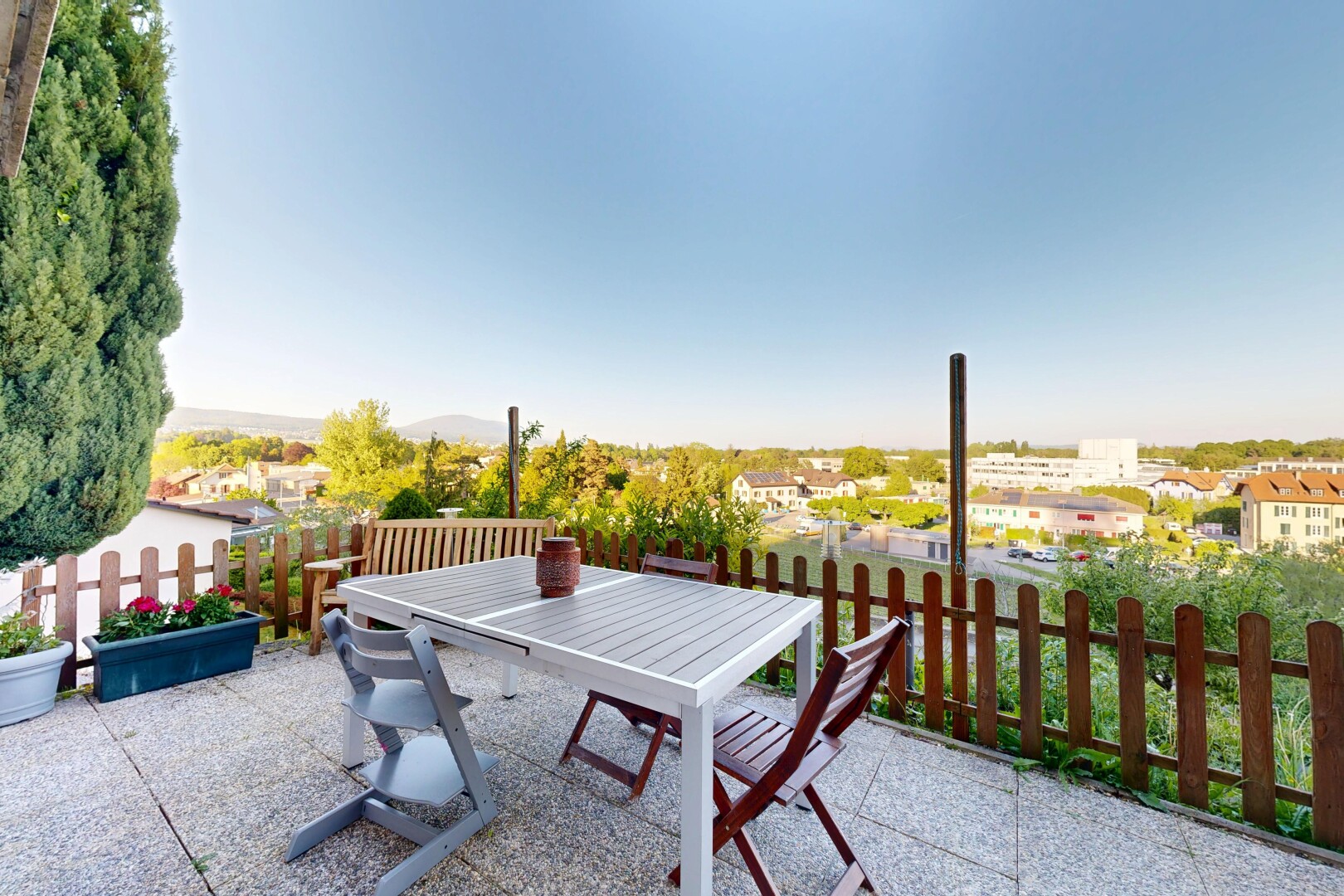 terrasse mit from property, essbereich im freien, zaun, und day time