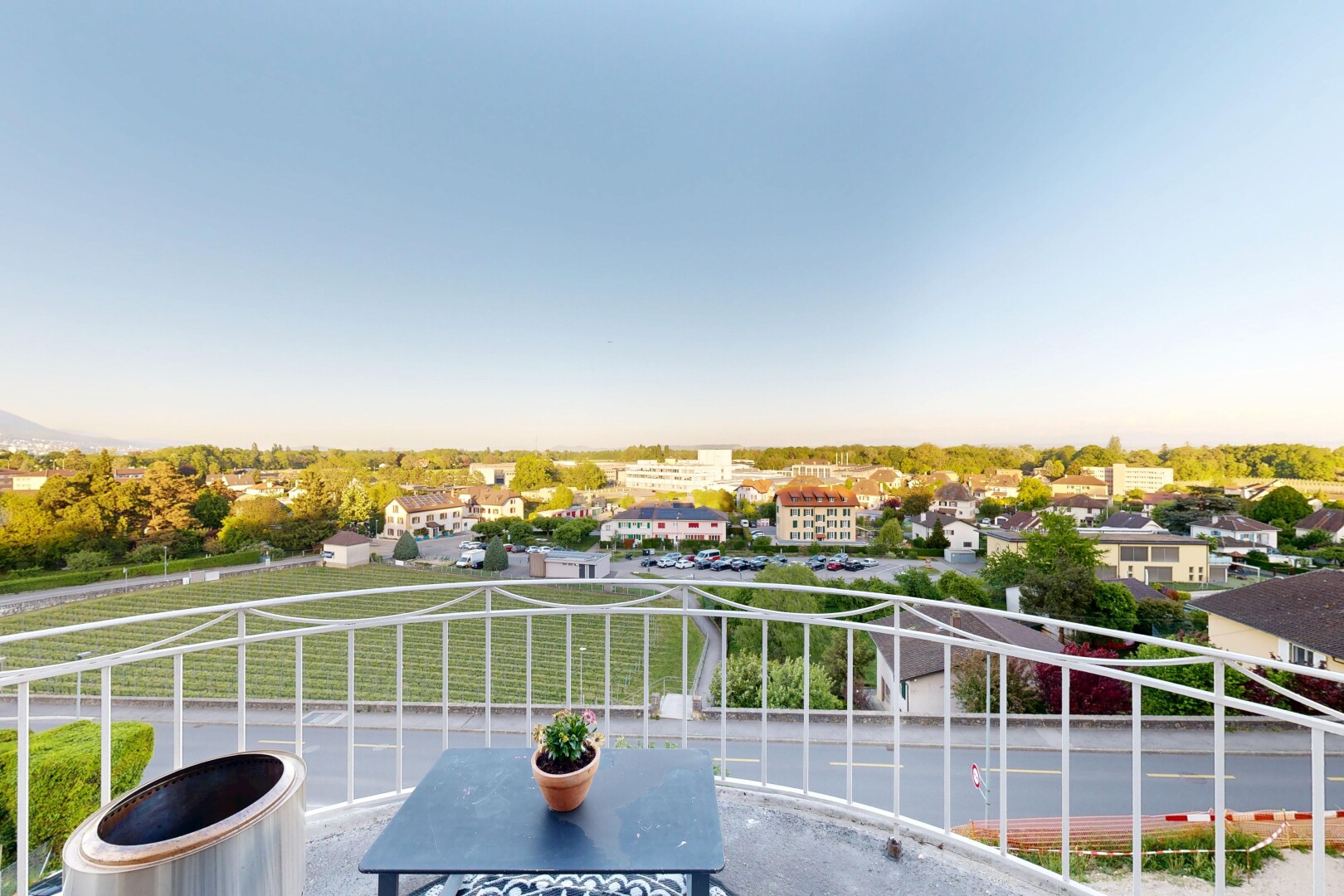 balkon mit from property und day time