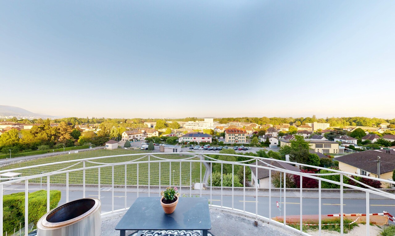 balkon mit from property und day time