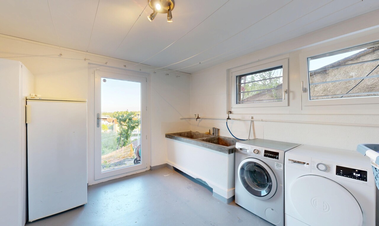 wäschekammer mit betonboden, concrete floor, gipskartonwand, drywall, und inside property