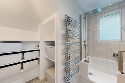 salle de bains avec radiateur, douche, salle de bain complète, chauffe-serviettes, et inside property