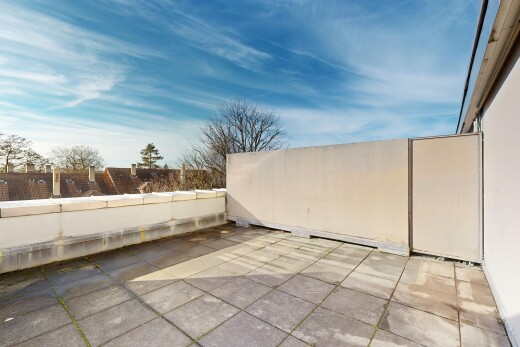 terrasse mit terrasse, zaun, day time, und from property