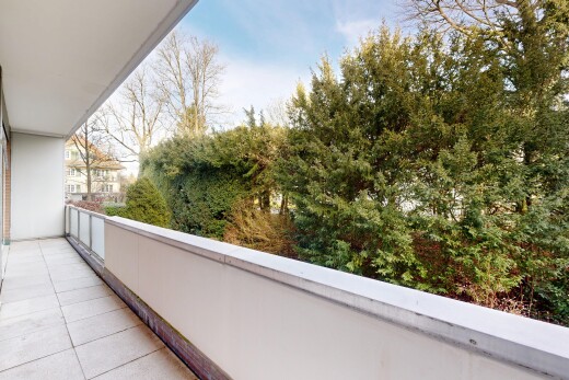 balkon mit balkon, from property, und day time