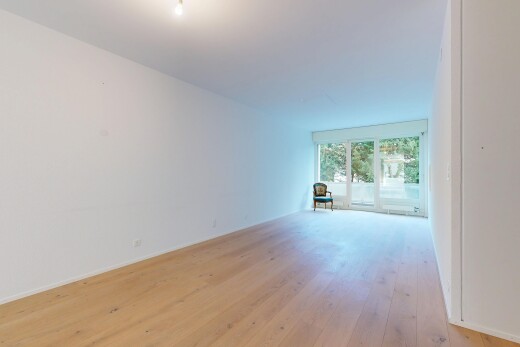 leerer raum mit holzfußboden, wood finish floor, gipskartonwand, drywall, und inside property