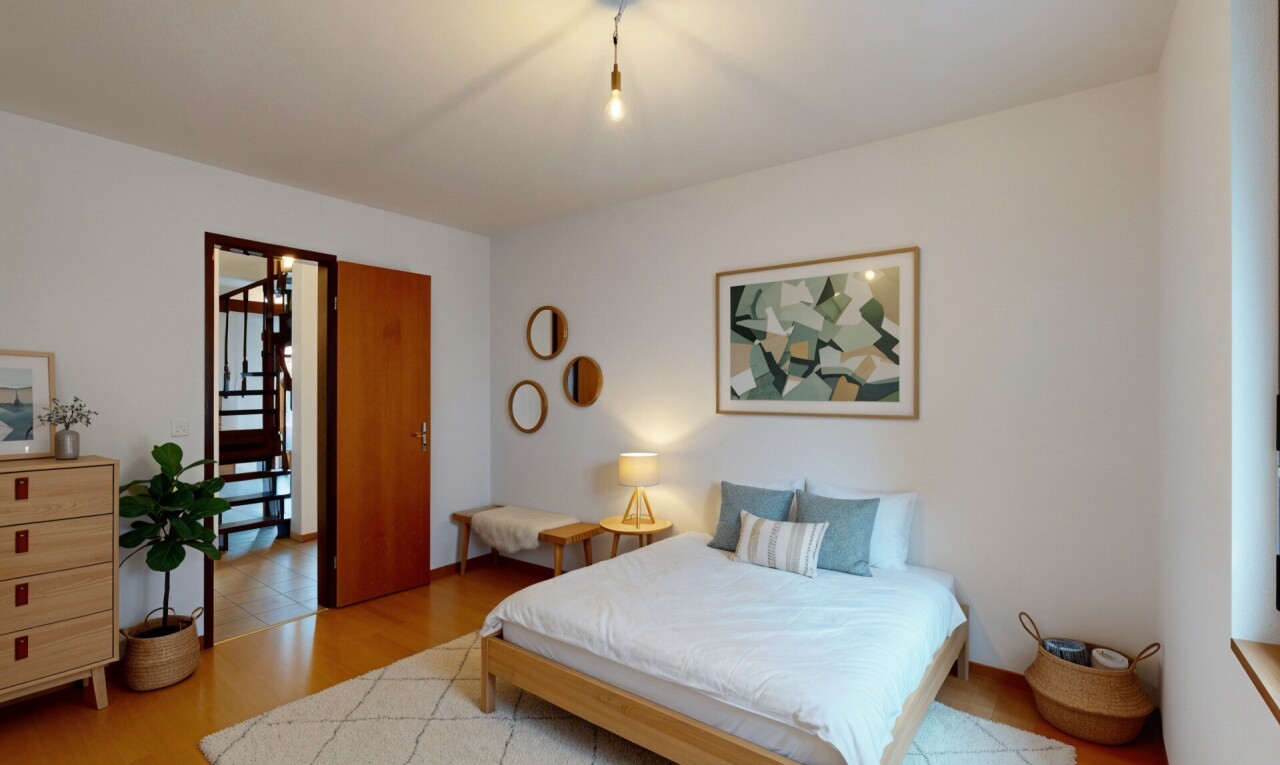 chambre avec sol en finition bois, wood finish floor, cloison sèche, drywall, et inside property