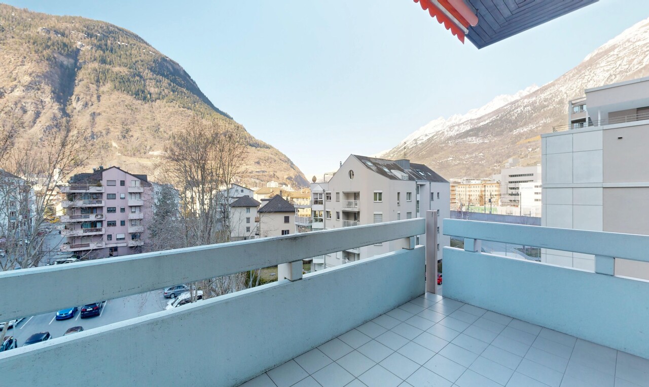 balcon avec from property, vue sur la montagne, mountain view, balcon, et day time